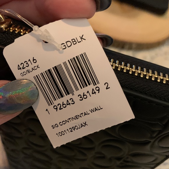 Signature Coach Wallet NWT. 8” X 4.5” - Picture 9 of 9